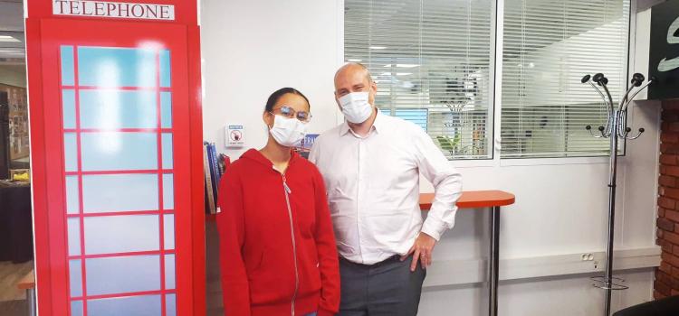 Lili Rose et Vincent, stagiaires à Wall Street English Marseille