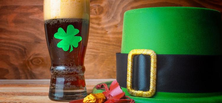 st patrick's day symbols : bière, chapeau irlandais vert